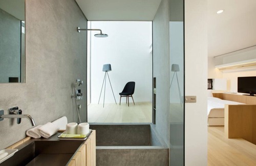 Seorak Hotel | Parrotia - The Waterhouse Bund