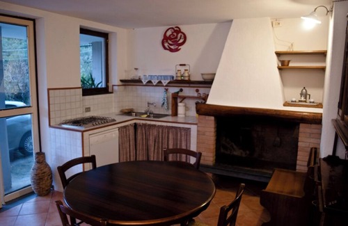 Strettoia Apartamento | Part of asa with garden and pool