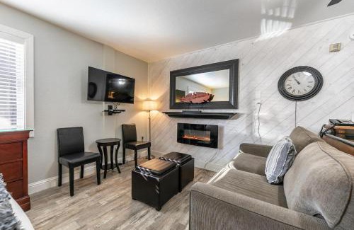 Truckee Casa | Partial Lake View Stunning Deluxe King Studio #125 at Donner Lake Village