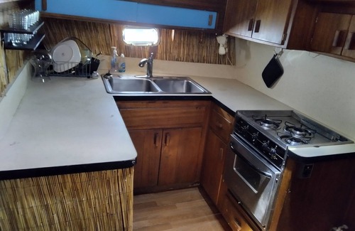 Key West Alquiler De Eote | Party Like A Local in Key West, 1 bedroom 1 bath yacht at marina.