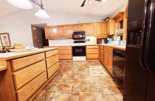 Gautier Casa | Pascagoula River 🌞Sun Rise Views🌄 Boat Slip🎣🚤 Golf nearby⛳️Near I-10..Quiet