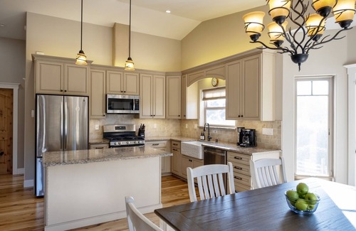 Fort Bragg Casa | Paseo Del Mar - Close to world class beaches and walking distance to the ocean