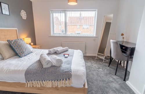 Sutton-in-Ashfield Casa | Pass the Keys | Beautiful 6 Guest Home with free parking