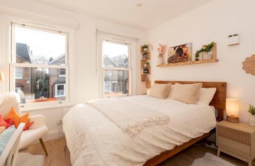 Norbiton Casa | Pass the Keys Beautiful Zen 1 Bed Home free parking - Kingston