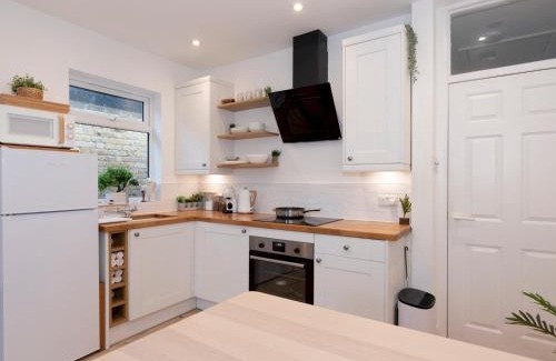 Norbiton Casa | Pass the Keys Beautiful Zen 1 Bed Home free parking - Kingston