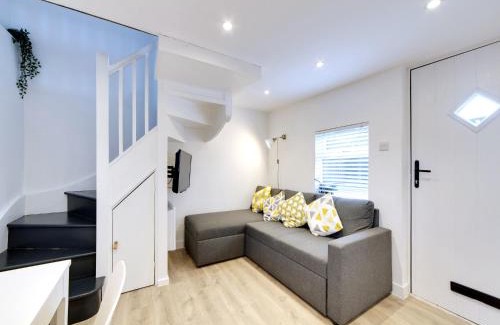 Histon Casa | Pass the Keys 19th Century Barn with Free Parking