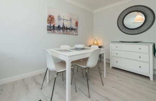Winnersh Apartamento | Pass the Keys 2BDR Peaceful Ground Floor Apartment Free Parking