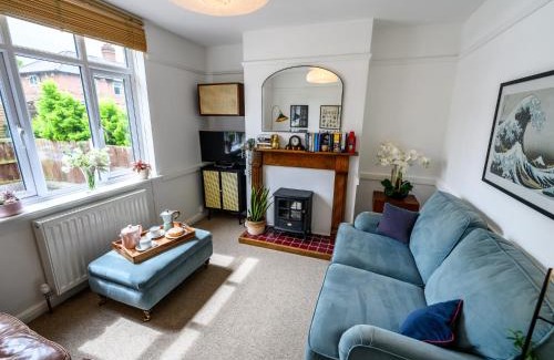 Shrewsbury Casa | Pass the Keys 3 Bedroom home within walking distance of town