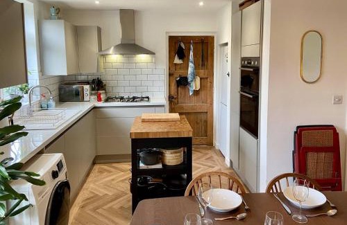 Shrewsbury Casa | Pass the Keys 3 Bedroom home within walking distance of town
