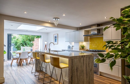Harborne Casa | Pass the Keys | Amazing 5 Bed Victorian House - Clarence House