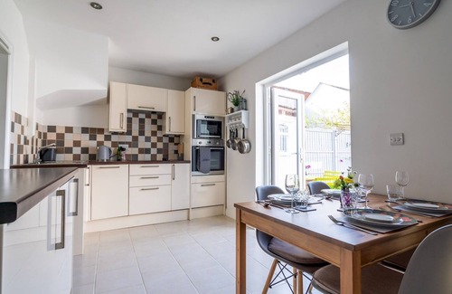 Montpellier Casa | Pass the Keys | Bath Road Retreat 2 bedrooms with garden