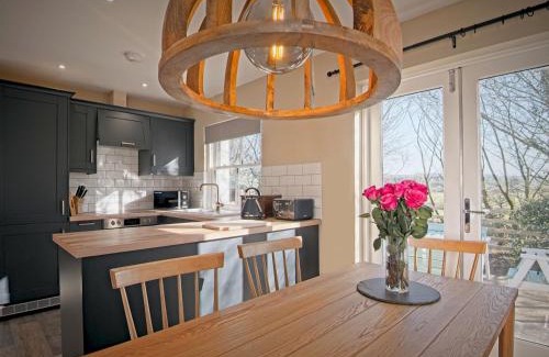 Newbridge Casa | Pass the Keys Beautiful Cottage in Historical Robert Burns Farm