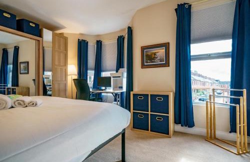 Gaeltacht Quarter Casa | Pass the Keys Beautiful Spacious 4 Bed Historical W. Belfast
