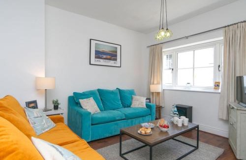 Rhosneigr Casa | Pass the Keys Breeze Cottage 2 bed Beach property