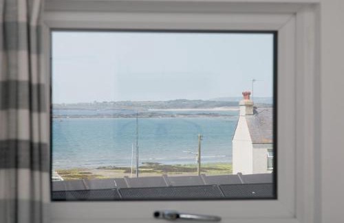 Rhosneigr Casa | Pass the Keys Breeze Cottage 2 bed Beach property