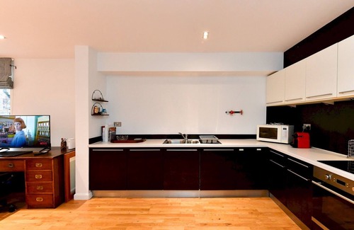 Riverside Apartamento | Pass the Keys | Bright & Perfectly Located!