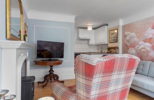 Newland Near Ulverston Apartamento | Pass the Keys Bright Town-Centre Flat with Outdoor Area