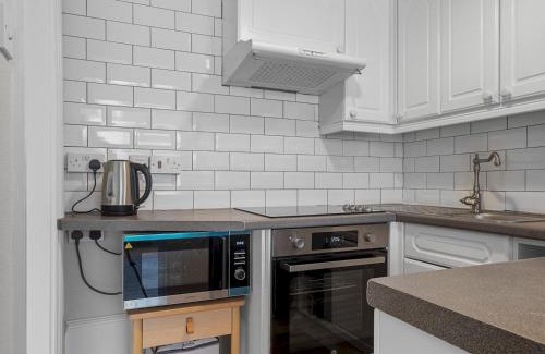 Newland Near Ulverston Apartamento | Pass the Keys Bright Town-Centre Flat with Outdoor Area