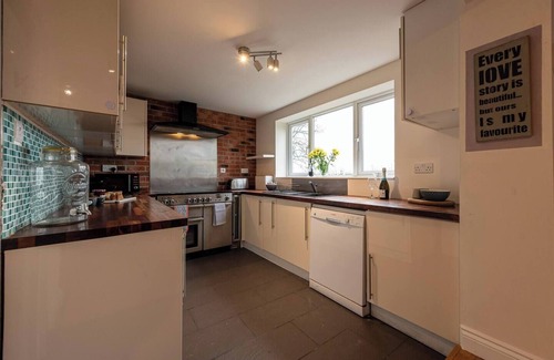 Cheswardine Casa | Pass the Keys | Charming Cottage Stunning Views