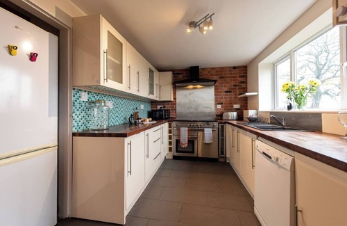 Cheswardine Casa | Pass the Keys | Charming Cottage Stunning Views