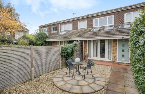 West Molesey Casa | Pass the Keys Charming Home with River views Near Hampton Court