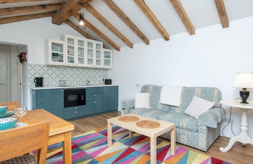 Combe Down Casa | Pass the Keys Charming Garden cottage with parking
