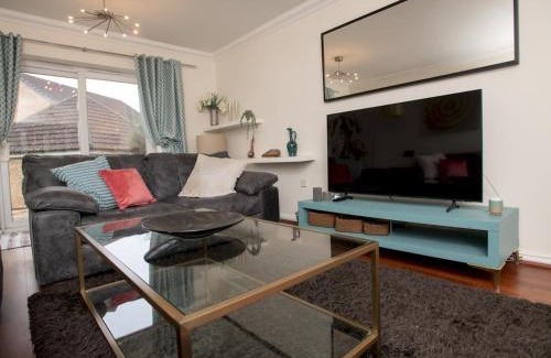 Lincoln Casa | Pass the Keys Charming Getaway Near Central Lincoln