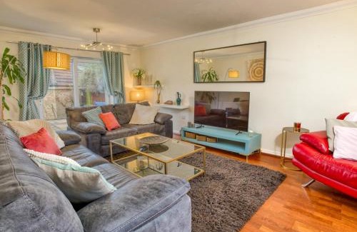 Lincoln Casa | Pass the Keys Charming Getaway Near Central Lincoln