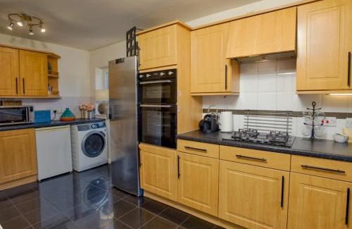Lincoln Casa | Pass the Keys Charming Getaway Near Central Lincoln