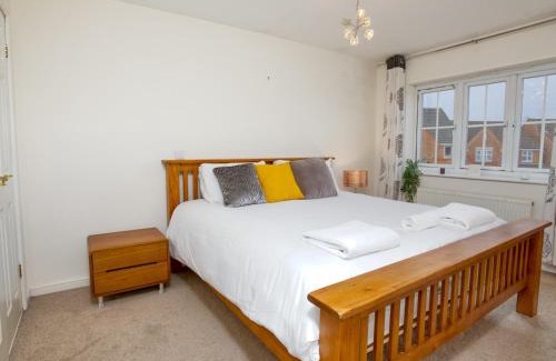 Lincoln Casa | Pass the Keys Charming Getaway Near Central Lincoln