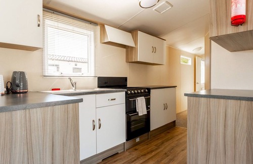 Wimborne Casa | Pass the Keys | Cheerful 2 bedroom caravan with parking