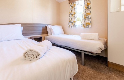 Wimborne Casa | Pass the Keys | Cheerful 2 bedroom caravan with parking