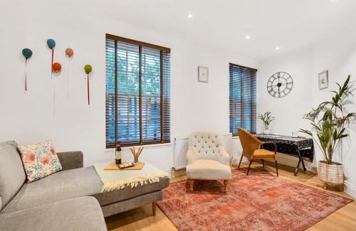 Richmond-upon-Thames Apartamento | Pass the Keys Chic Flat with Bushy Park Views