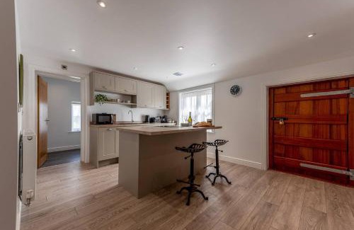 Broseley Apartamento | Pass the Keys Clenchacre Mews at The Iron House