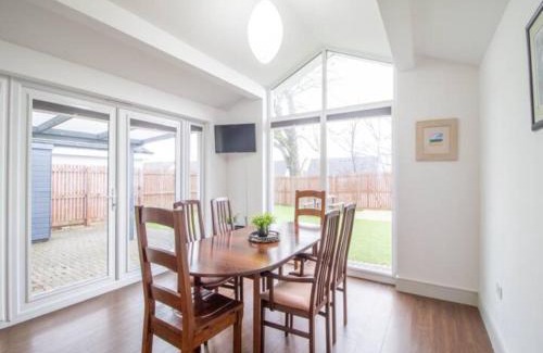 Newton Mearns Casa | Pass the Keys Comfortable and Fabulous Family Home