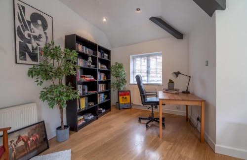 Wilford Casa | Pass the Keys Cozy 3-Bed Home with Garden Perfect for Relaxing Getaways