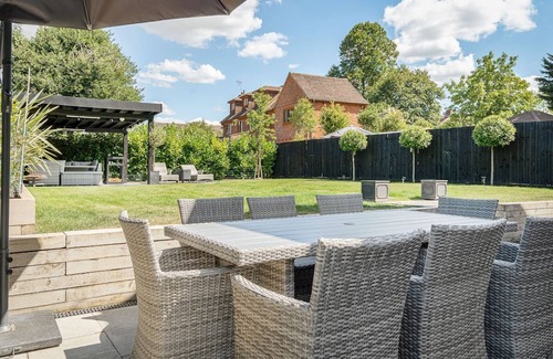 Abbots Langley Casa | Pass the Keys | Delightful 3 Bed Country home with Large Garden