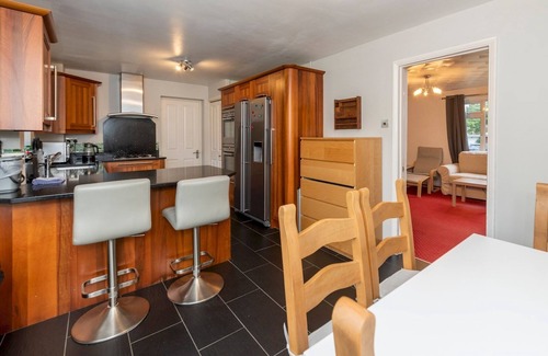 Earley Casa | Pass the Keys | Detached family home with garden and free parking