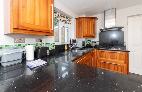 Earley Casa | Pass the Keys | Detached family home with garden and free parking