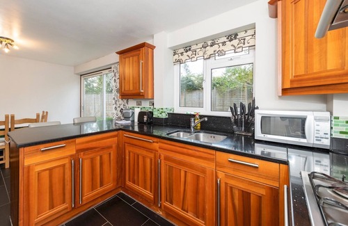 Earley Casa | Pass the Keys | Detached family home with garden and free parking