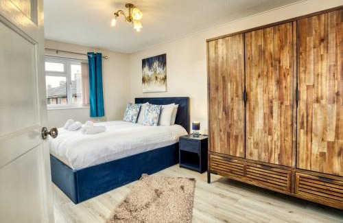 Lincoln Casa | Pass the Keys Dog-Friendly Haven Parking Prime Location