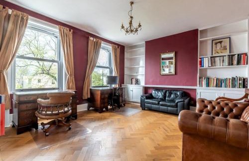 Blackheath Casa | Pass the Keys Elegant 4BR House Parking Garden Library