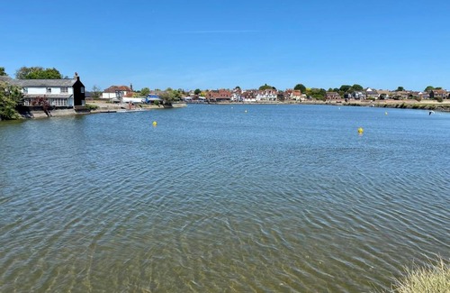 Emsworth Apartamento | Pass the Keys Emsworth Harbour Home with Private Garden