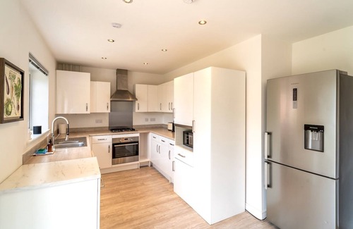 Bicester Casa | Pass the Keys | Experience Bicester Village near our Spacious Home
