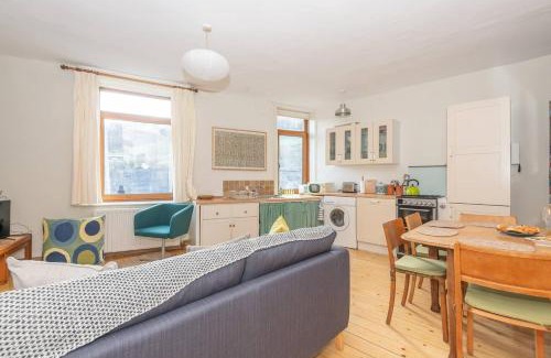 Wadsworth Casa | Pass the Keys Family Haven -Amazing Views-Heart of Hebden Bridge