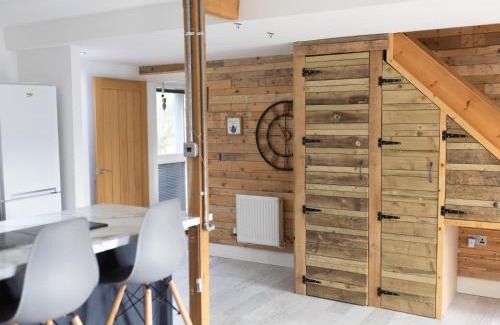 Kidwelly Casa | Pass the Keys Family home walking distance to beach Pet friendly