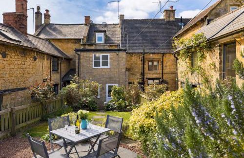 Bourton-on-the-Hill Casa | Pass the Keys Cosy Cottage 17th century Garden Parking