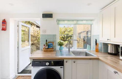 Bourton-on-the-Hill Casa | Pass the Keys Cosy Cottage 17th century Garden Parking