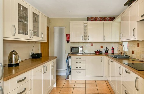 Chipping Norton Casa | Pass the Keys | Cosy Bliss Lodge 5 min walk to Chipping Norton