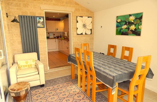 Chipping Norton Casa | Pass the Keys | Cosy Bliss Lodge 5 min walk to Chipping Norton